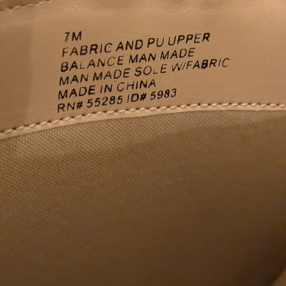 Chic Express Cream Knee-High Boots with Black Toe - Picture 4 of 9